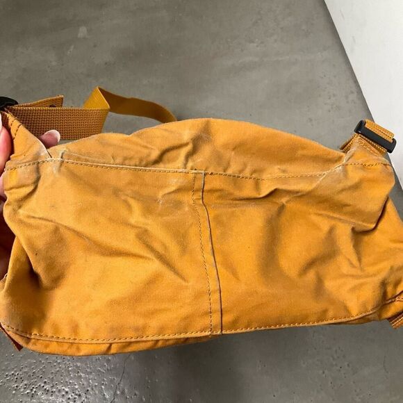 Fjallraven Kanken Classic Backpack - Picture 3 of 6